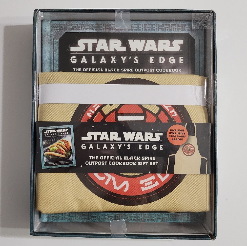 Star Wars Galaxy's Edge - The Official Black Spire Outpost Cookbook Gift Set